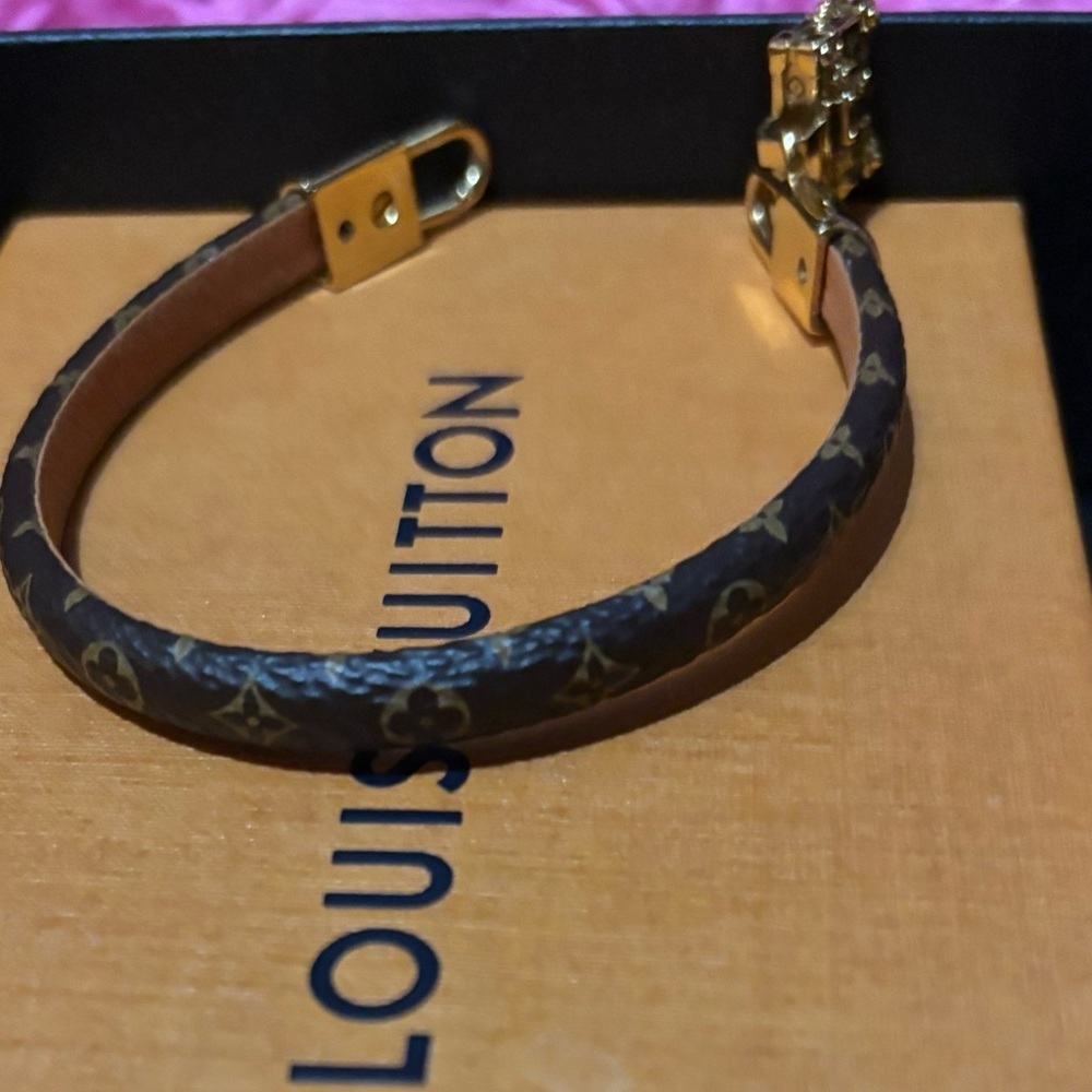 Louis Vuitton Petite Malle Monogram Bracelet - Picture 4 of 6